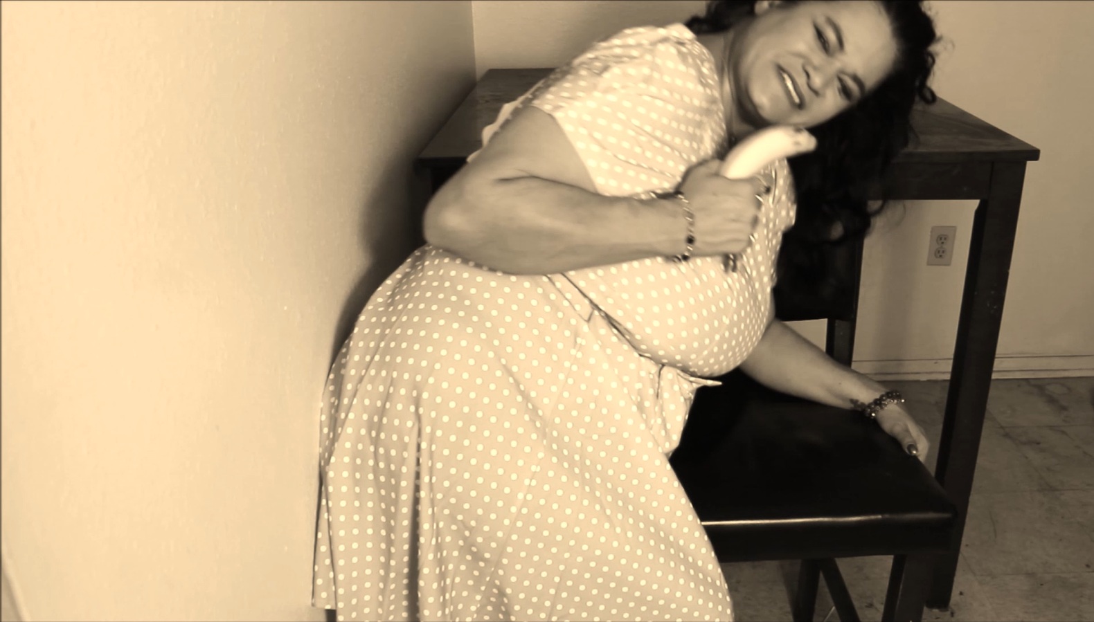 Housewife Fucks Banana.jpg